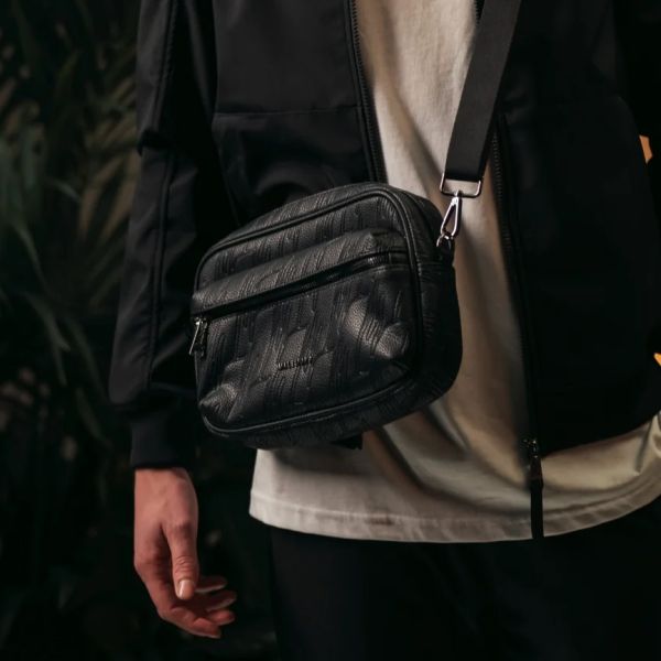 Malelions Debossed Messenger Bag Zwart